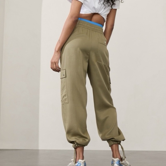 Athleta Celestial High-Rise Utility Cargo Pant - EUC - Picture 6 of 11